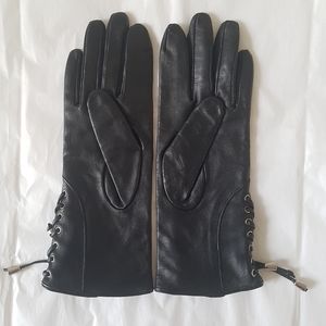 Black faux leather gloves with side details